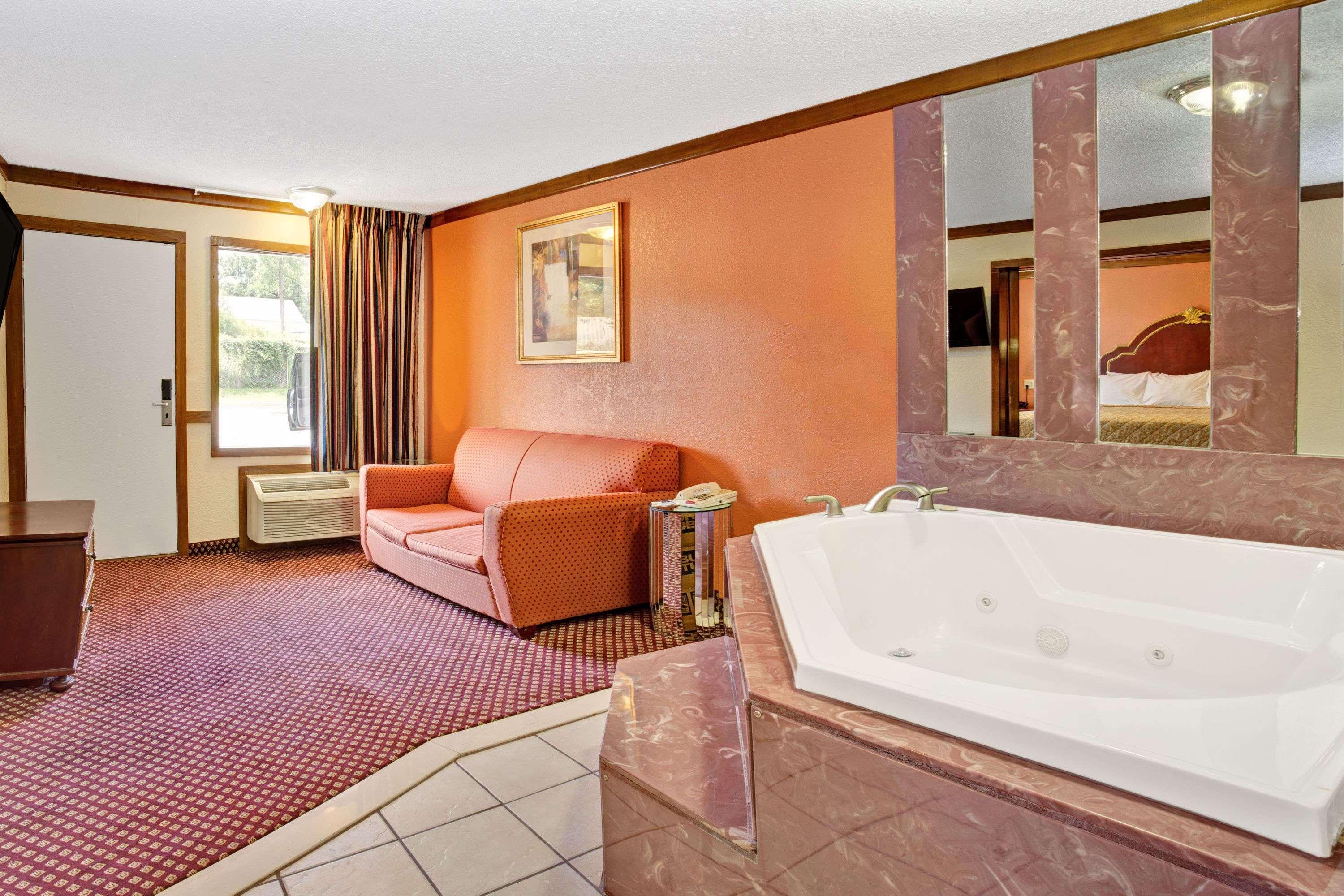 Travelodge By Wyndham Sellersburg Kültér fotó
