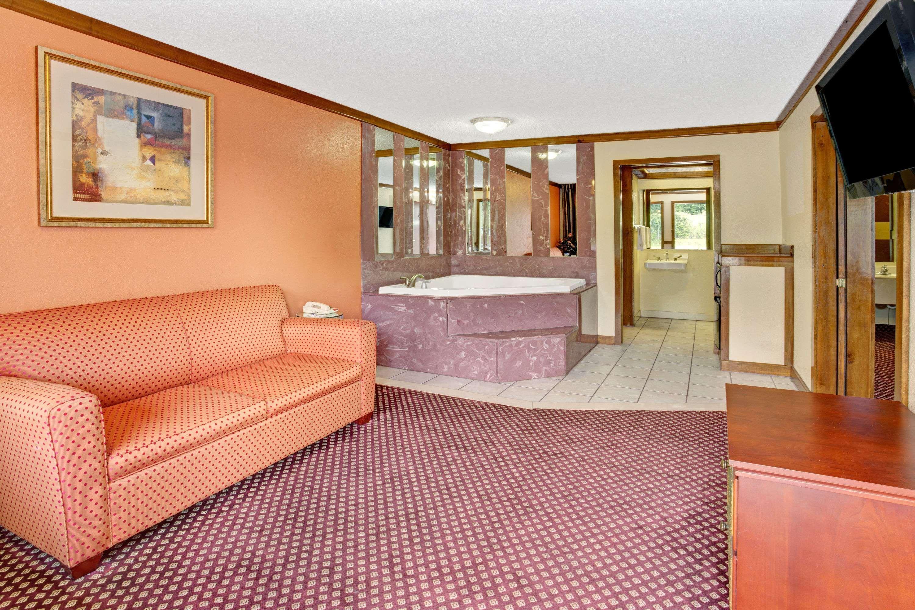 Travelodge By Wyndham Sellersburg Kültér fotó
