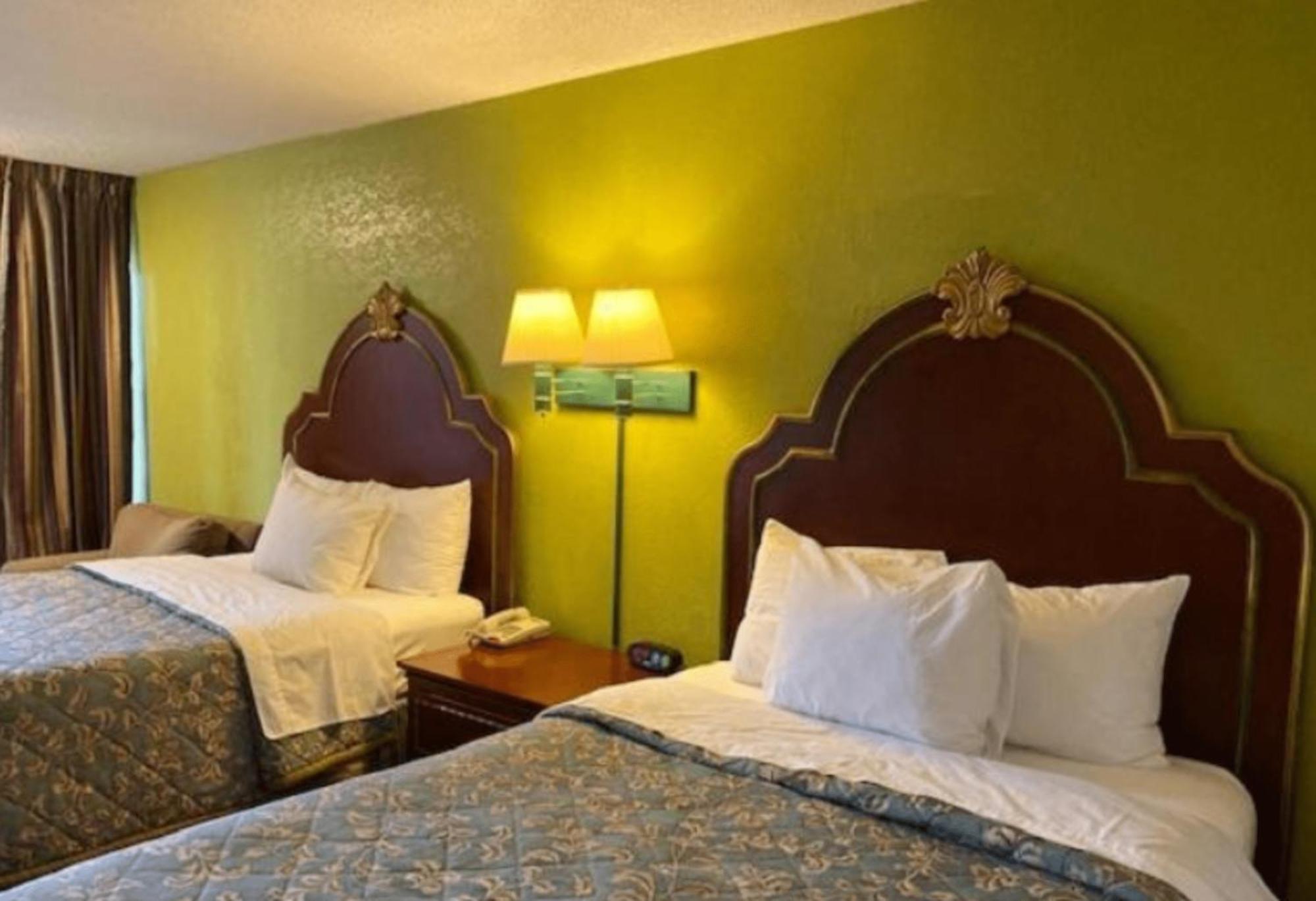 Travelodge By Wyndham Sellersburg Kültér fotó